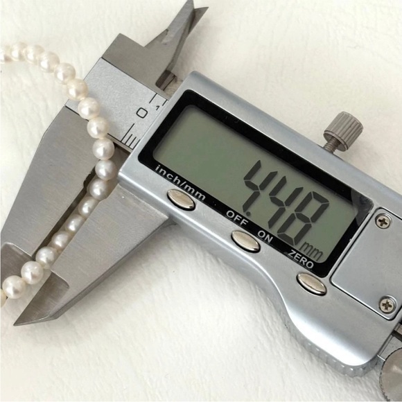 Tiffany & Co. Pearl Bracelet with Silver Clasp - Picture 11 of 12